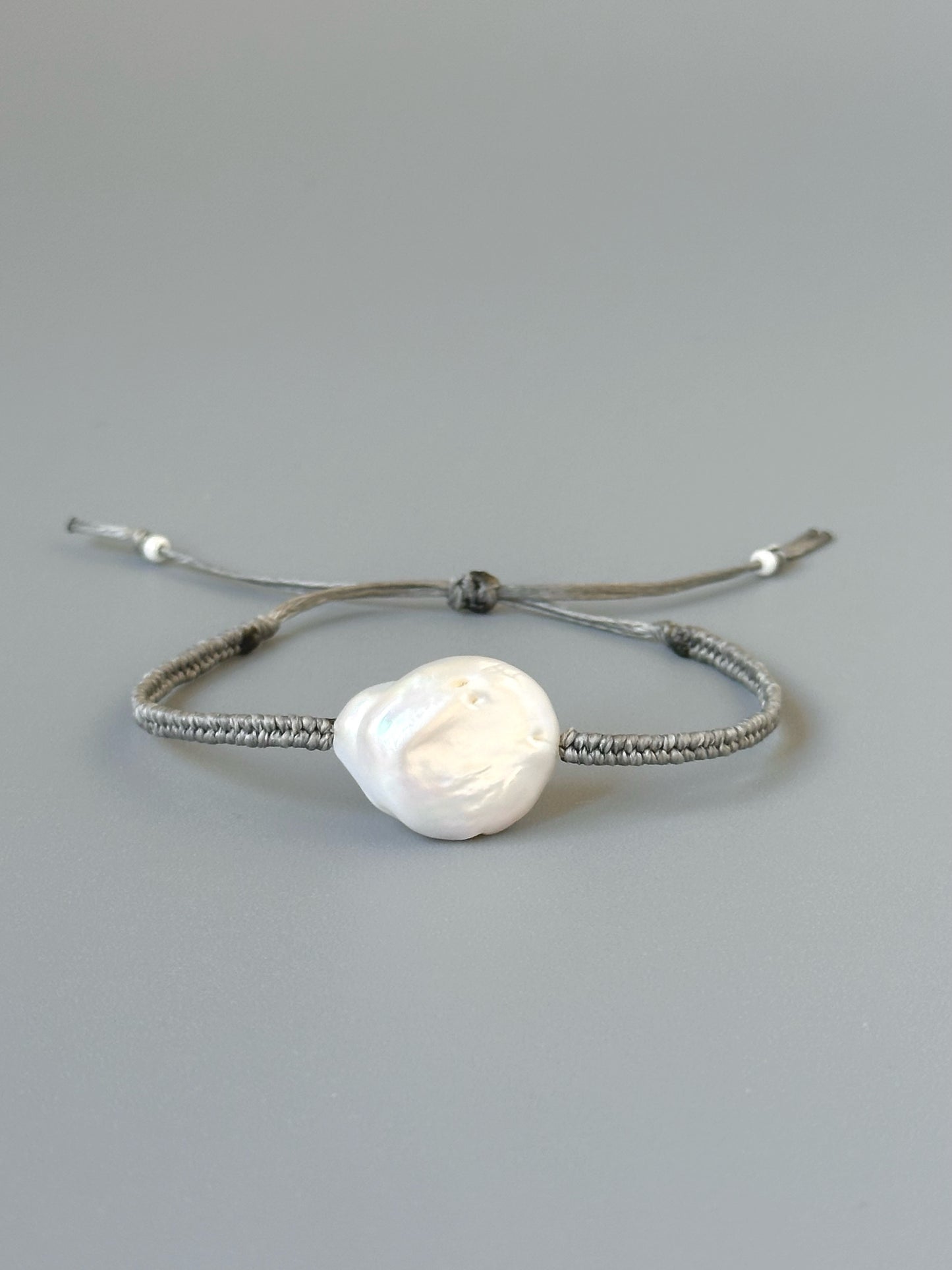 Natural Pearl Bracelet in Warm Gray